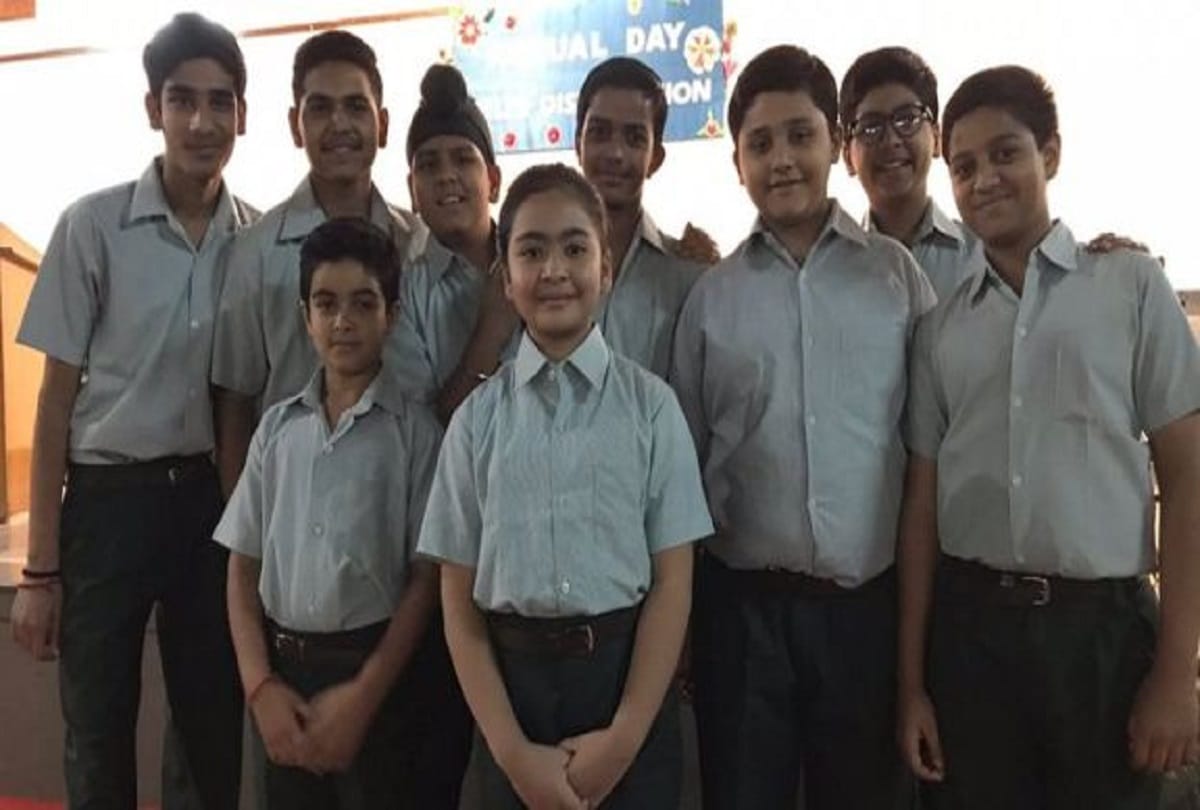 know the story of this single girl who is studying in boys school 
