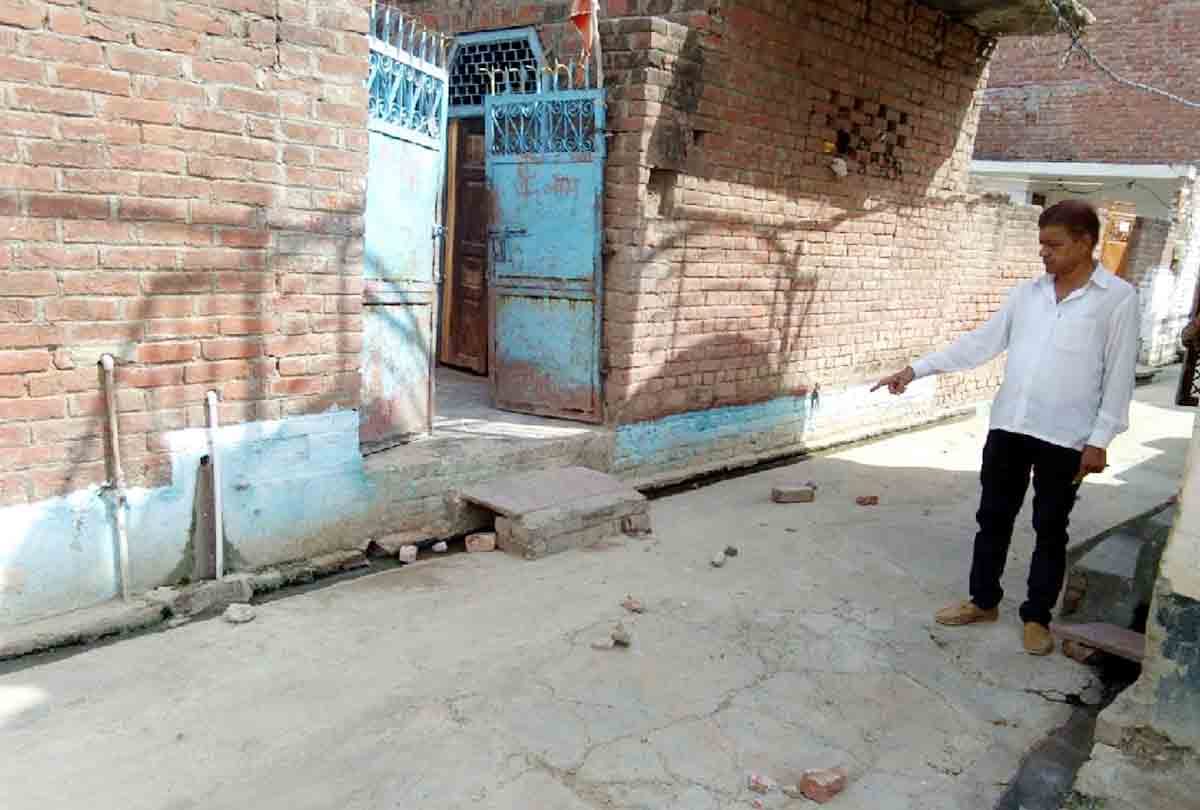 Women accused of stone pelting on not opening door