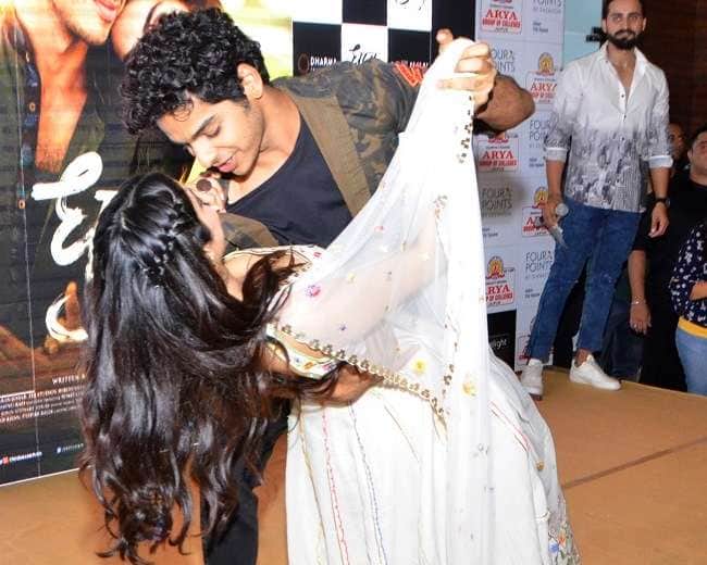 janhvi kapoor and ishaan khattar dhadak promotion at jaipur