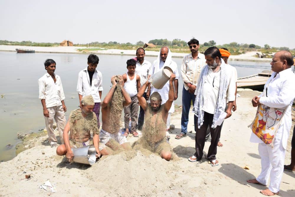 Yamuna bad condition From Poiya Ghat to yamuna kinara no water in river agra news
