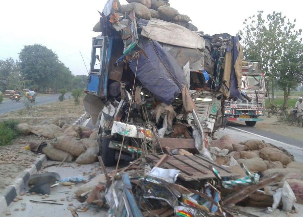 2 truck accident, driver died