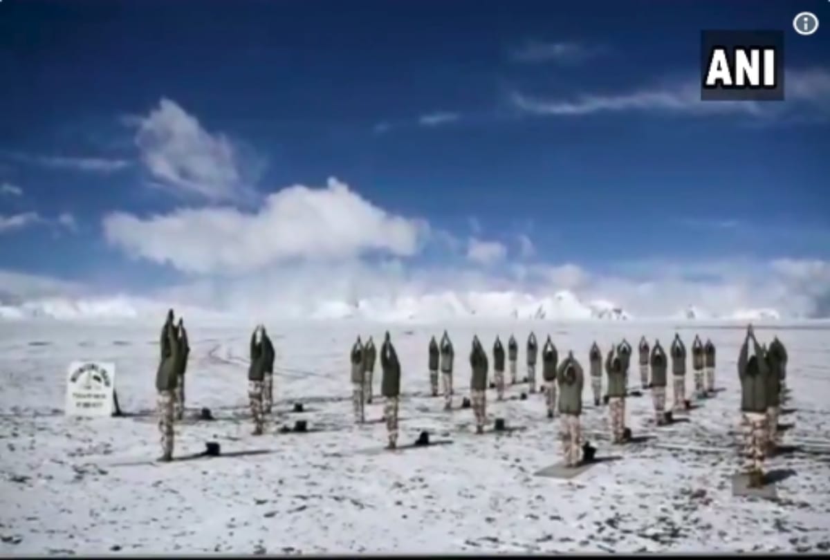 Indian army perform yoga at an altitude of 18,000 feet