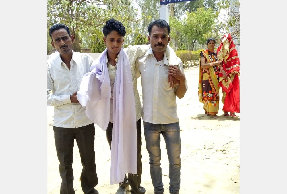  loot with bride and groom in sitapur.