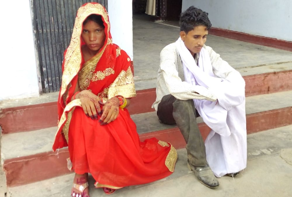  loot with bride and groom in sitapur.