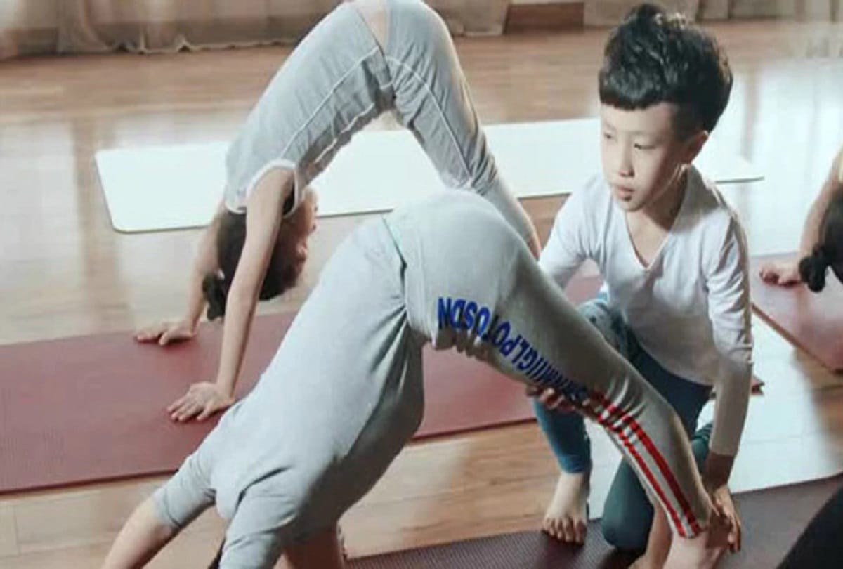 Meet with the Seven year old boy who is china youngest yoga teacher earn sixteen thousand dollar