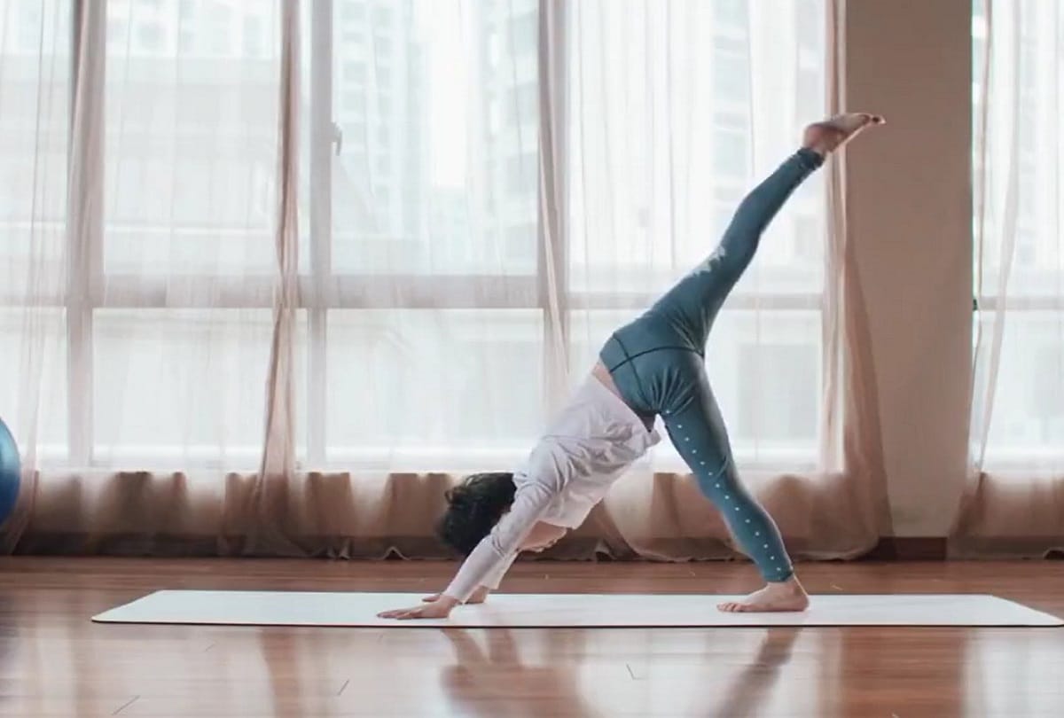 Meet with the Seven year old boy who is china youngest yoga teacher earn sixteen thousand dollar