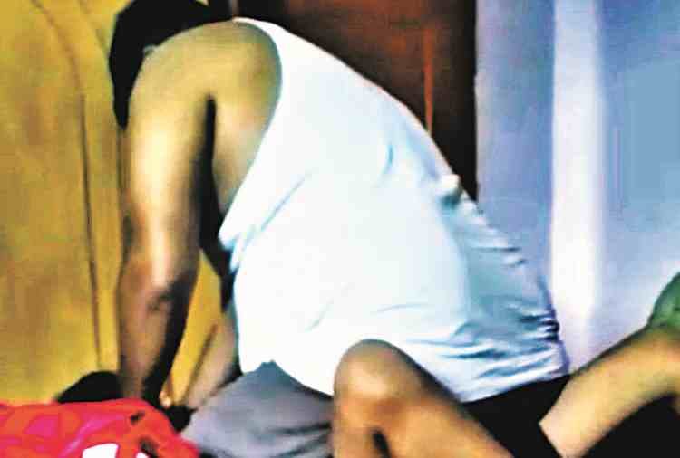 wife and 12 years old daughter beaten by husband in pinjore, panchkula