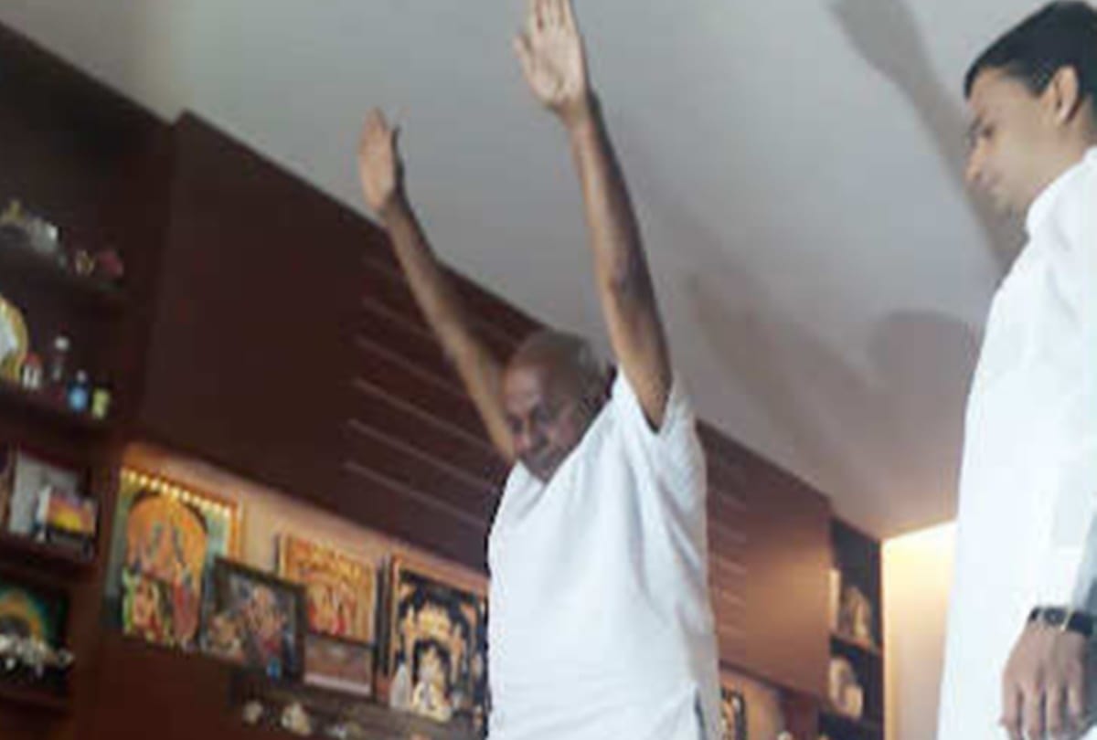 International Yoga Day: HD Deve Gowda performed Yoga at his residence earlier today