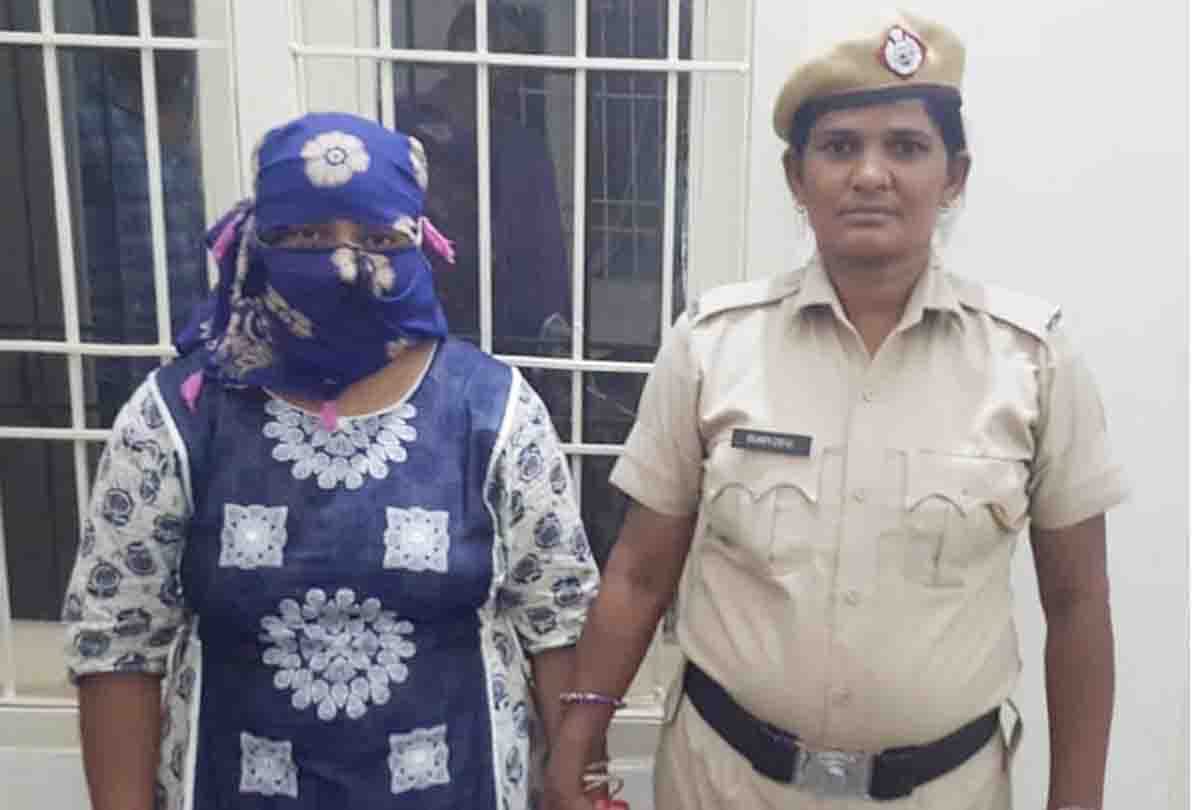 property dealer blackmailed by Trapping in HoneyTrap, police busted  the gang