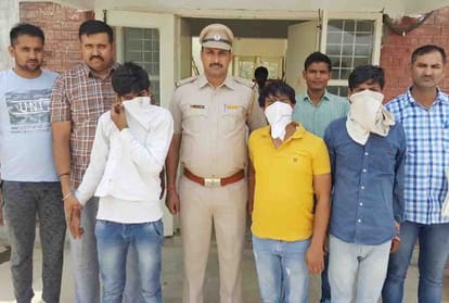 property dealer blackmailed by Trapping in HoneyTrap, police busted  the gang