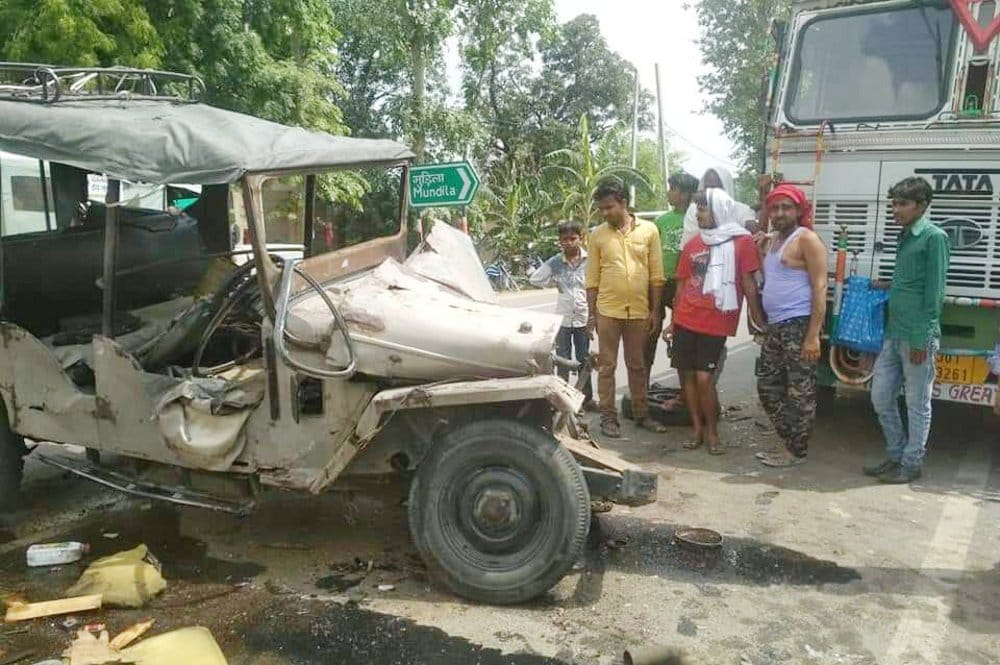 Jeep collided with truck, five wounded