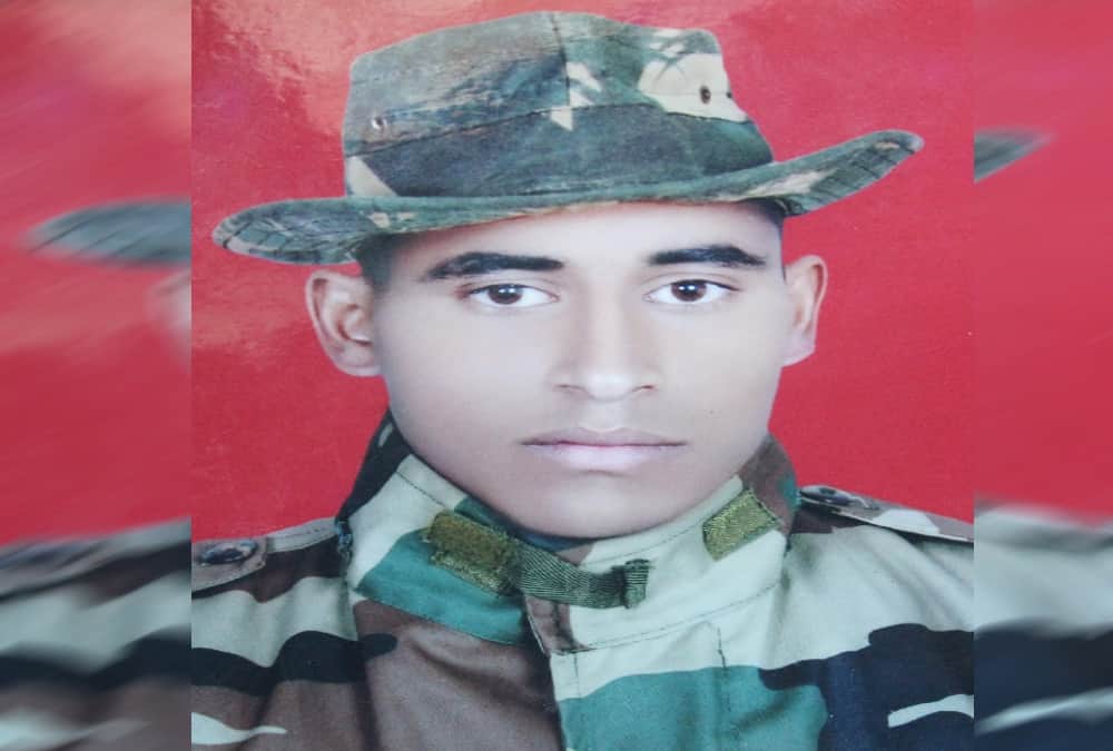 Martyr yogesh emotional talk to brother before encounter between army and Naxalite