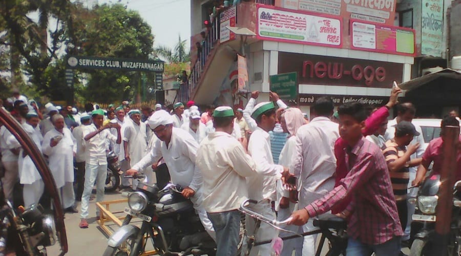 UP: resentment to remove statue of Tikait in Allahabad