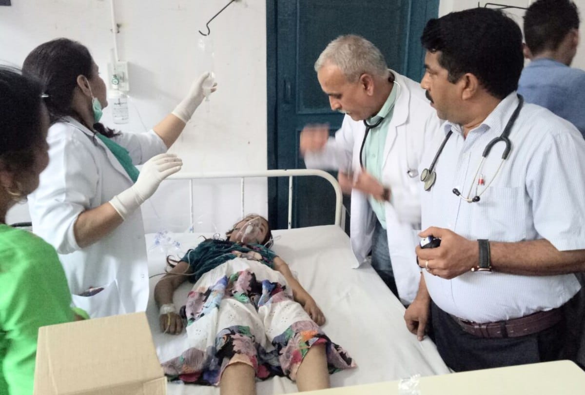 One died 11 injured in Private school van accident in Mandi Himachal Pradesh