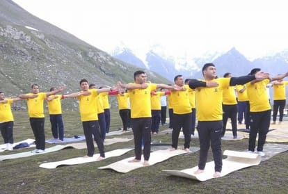 International Yoga Day Yoga by ITBP Jawans at Rohtang Pass