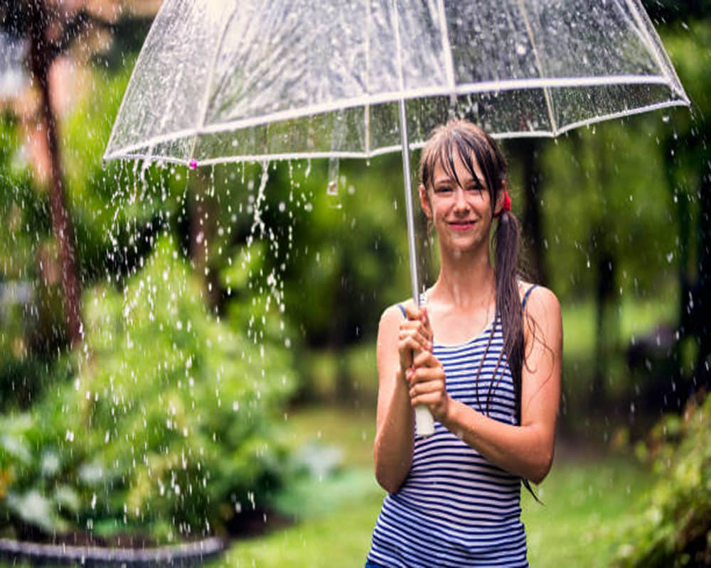 5 Monsoon Essentials Everyone Needs to put In Their Bag