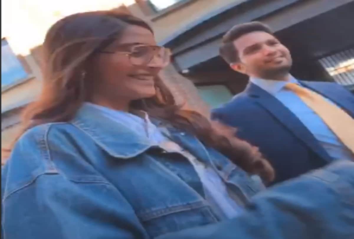 Watch Sonam Kapoor Singing Bollywood Song In London While Husband Anand Ahuja Records Video