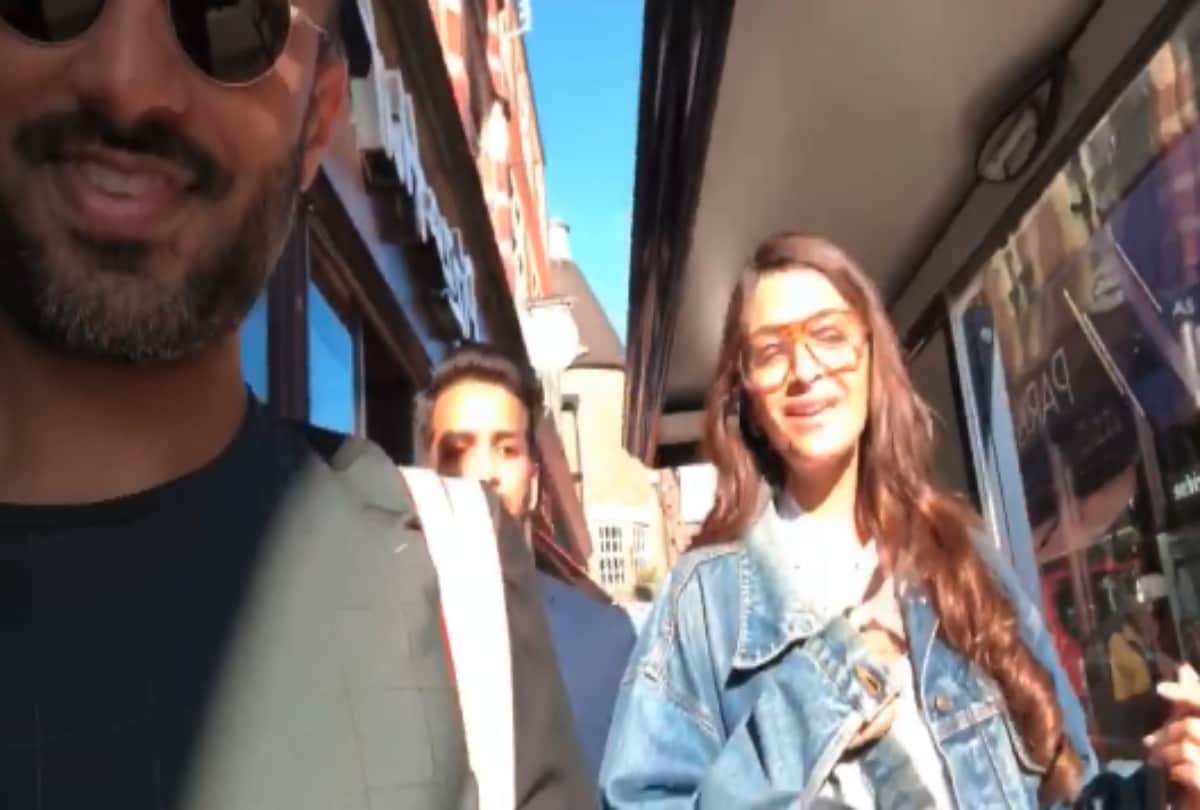 Watch Sonam Kapoor Singing Bollywood Song In London While Husband Anand Ahuja Records Video