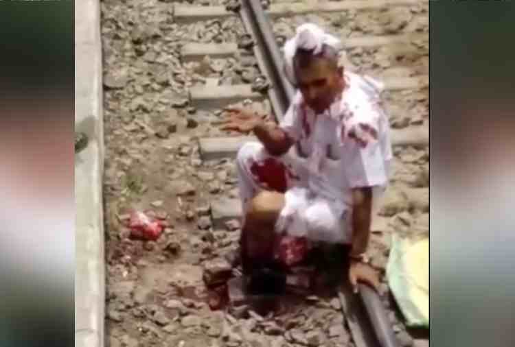 man feet cuts under train, people were busy in capturing video in bhiwani of haryana