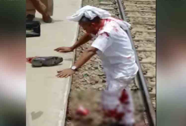 man feet cuts under train, people were busy in capturing video in bhiwani of haryana