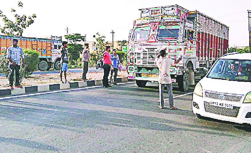 highway par roka overload vaahan