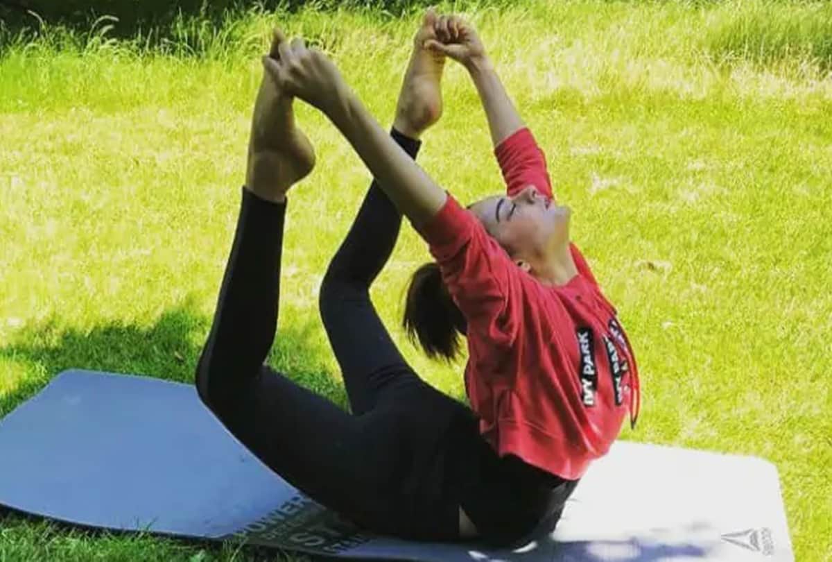 International Yoga Day Kangana Ranaut doing Yoga In London 