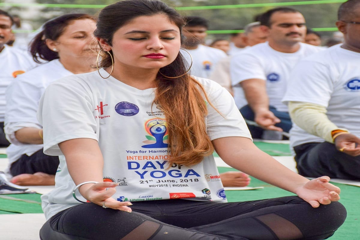 International yoga day 2018: modi cabinet ministers doing different aasan