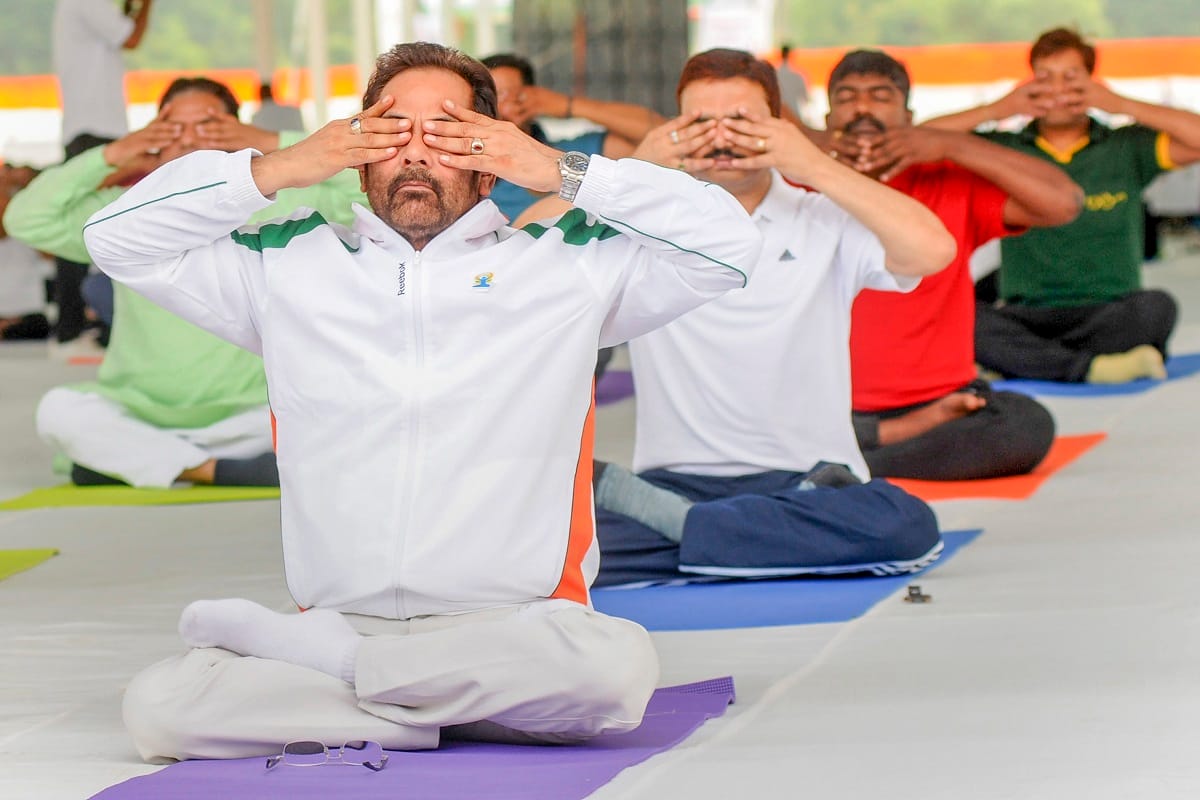 International yoga day 2018: modi cabinet ministers doing different aasan