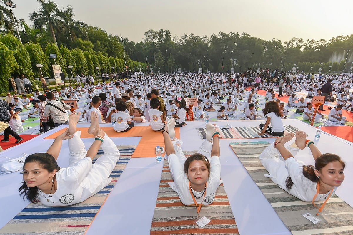 International yoga day 2018: modi cabinet ministers doing different aasan