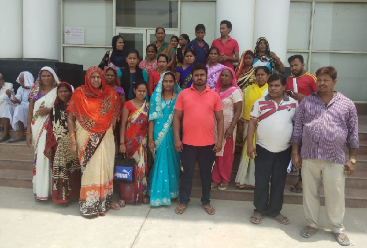 some goons allegedly trying to capture property of 40 families in greater noida