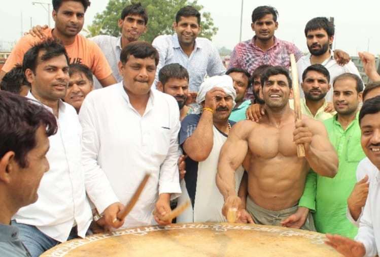 Public Protest Against Dumping Ground In Noida Sector 123 Amar Ujala Hindi News Live ढोल