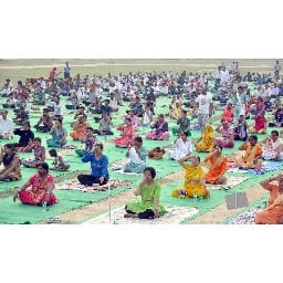 thousand people did yoga