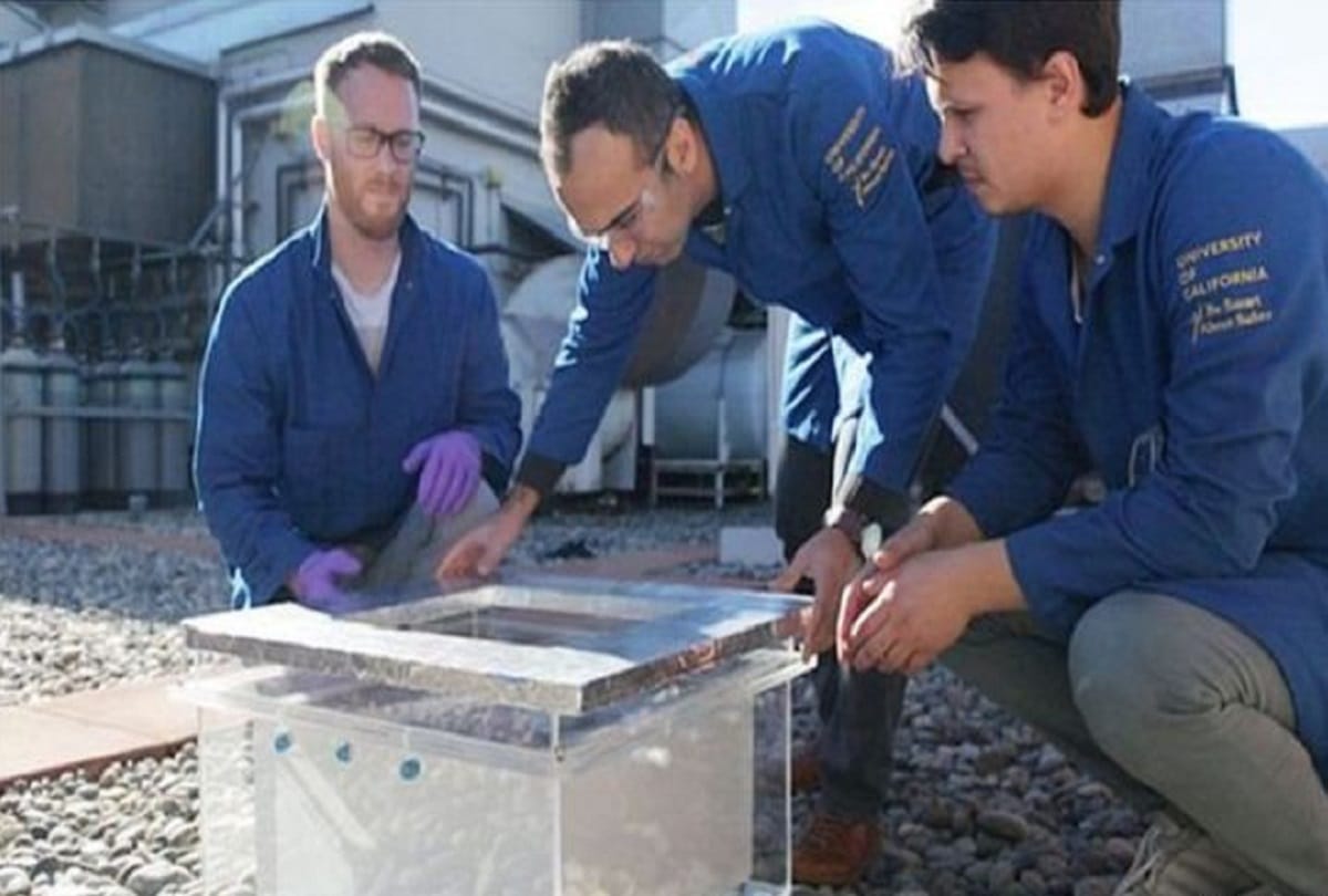 This box worked squeezed water from desert