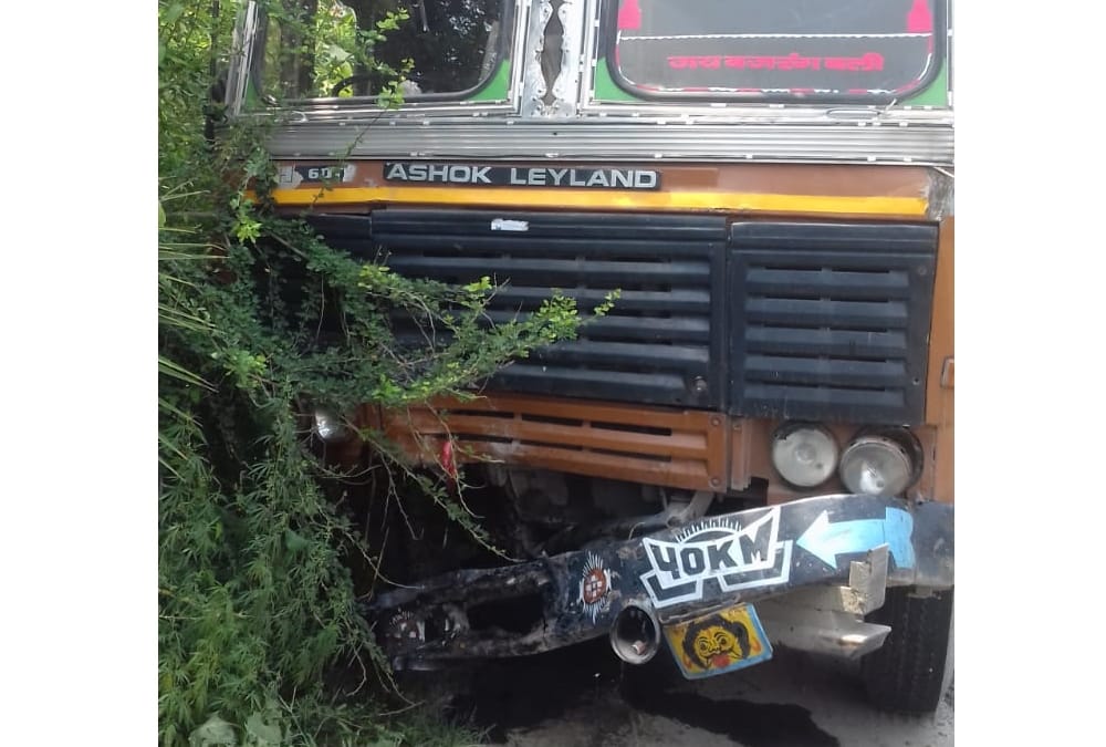 five died in an accident in vajeerganj in gonda.