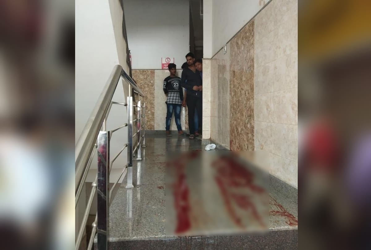 in greater noida jagat farm man stabbed lady many times when people catch him then injured himself