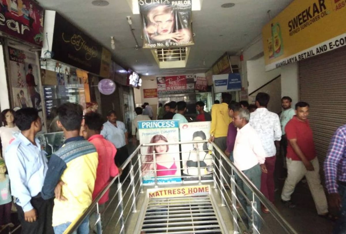 girl fell on floor in injured condition and people were making videos in greater noida