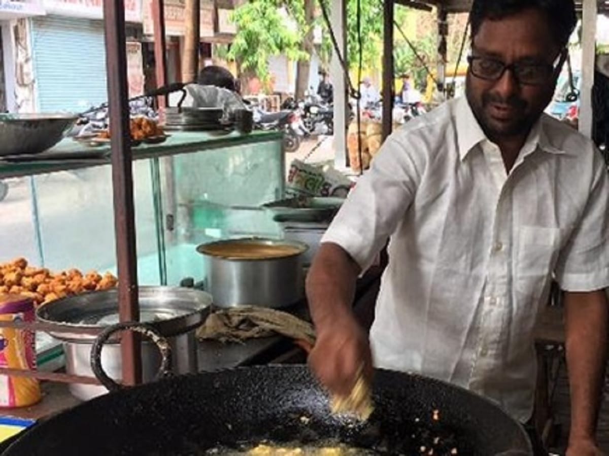 Congress leader inspired by PM Modi, in 2 years short time became millionaire after selling pakoda