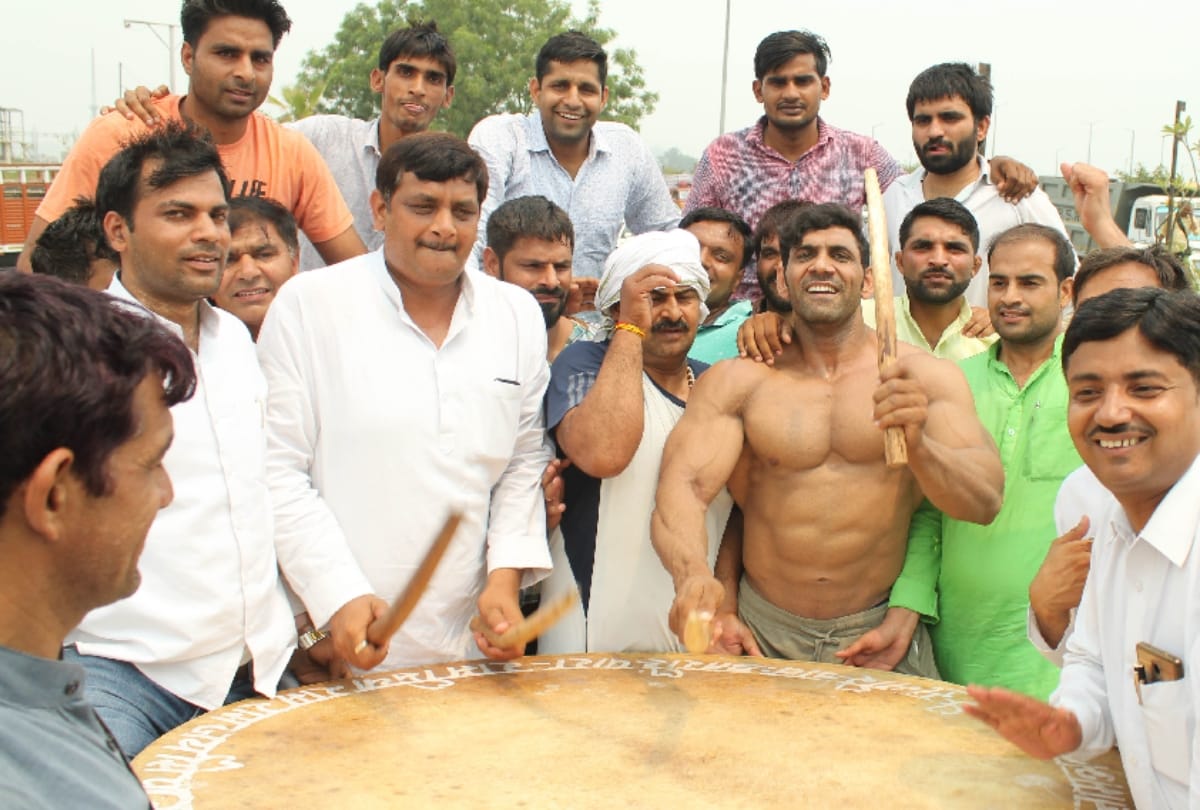 public protest against Dumping ground in noida sector 123