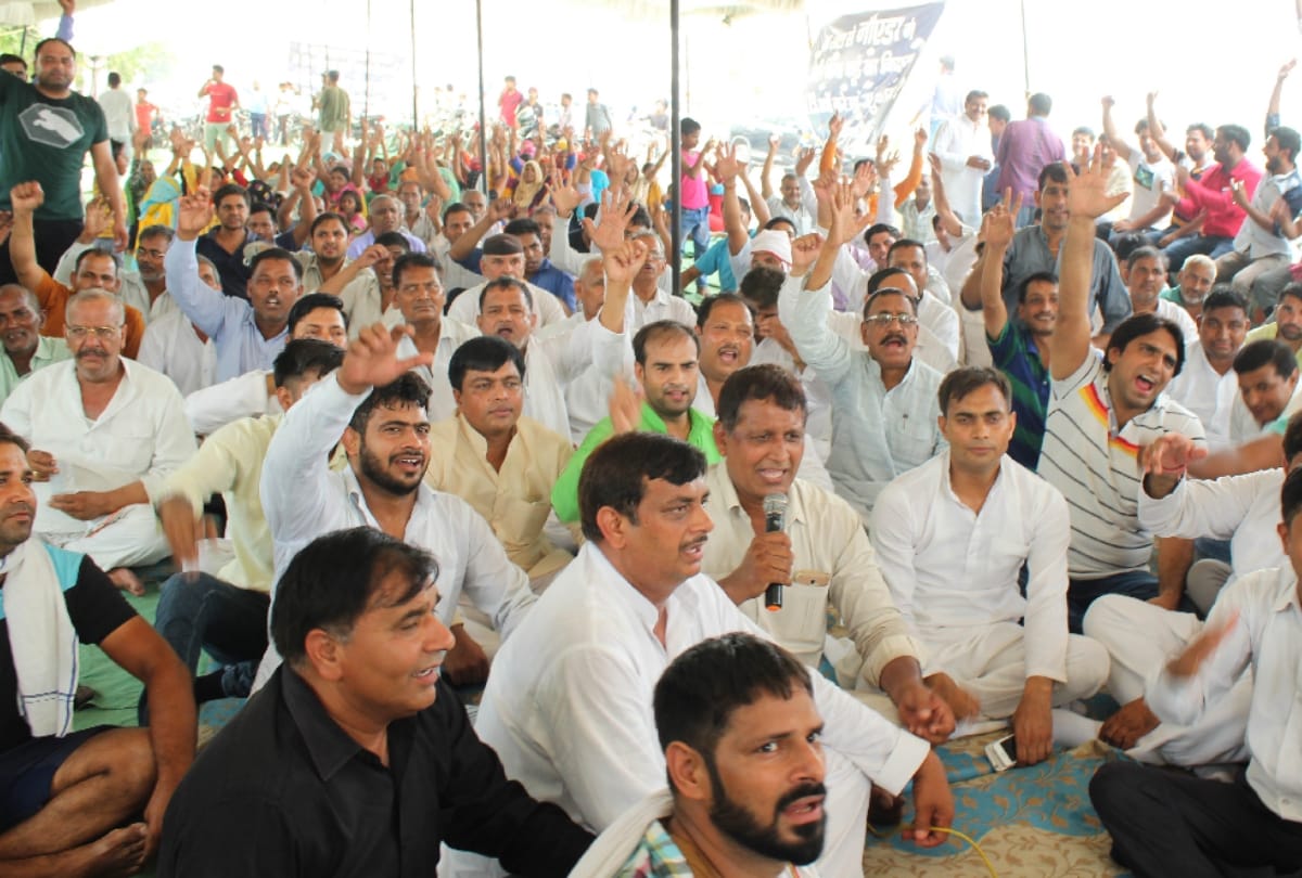 public protest against Dumping ground in noida sector 123