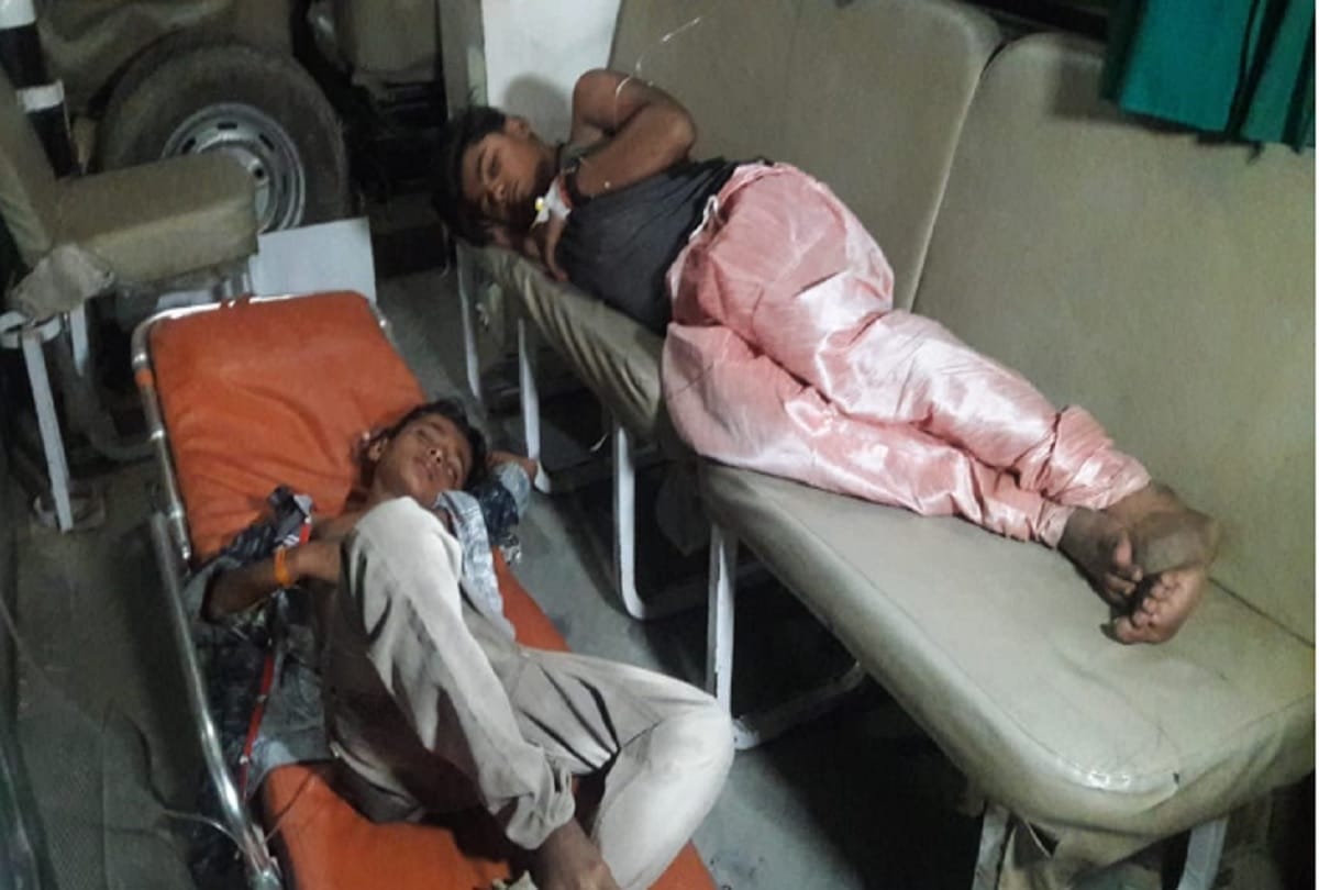 Sixty people including children admitted in hospital due to food poisoning at Firozabad