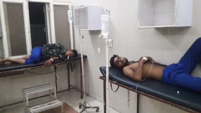 Sixty people including children admitted in hospital due to food poisoning at Firozabad