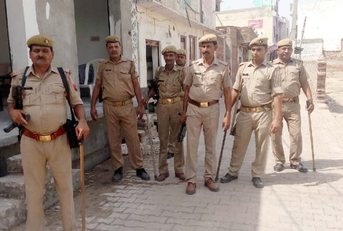 after photo going viral of hapur mob lynching injured drag on road up police says sorry 3 line hazir