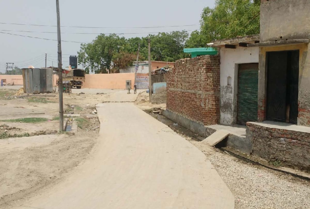 after photo going viral of hapur mob lynching injured drag on road up police says sorry 3 line hazir