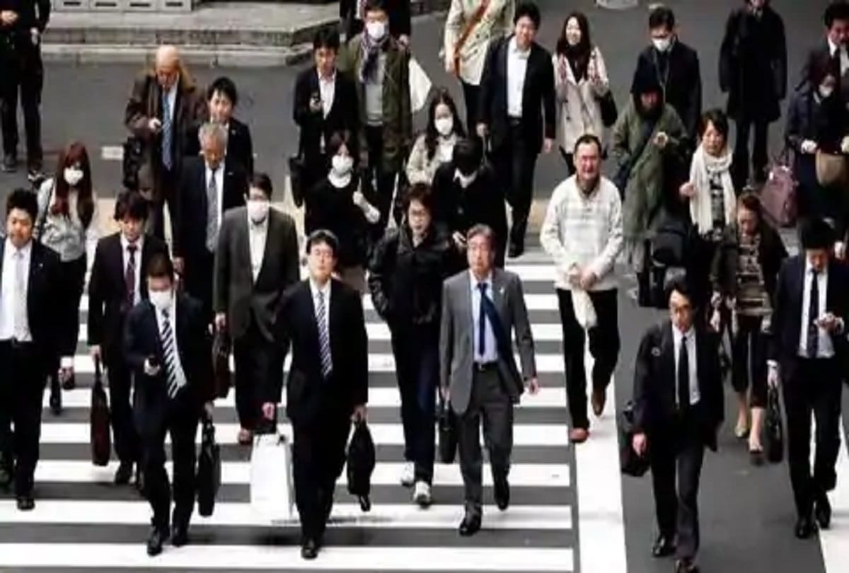 Worker pay cut for taking lunch break only just three minutes early in japan 