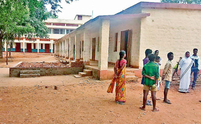 5 NGO workers being gang raped at gunpoint and accused filmed the whole incident