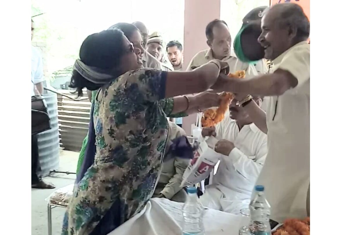 HRTC Employees Union Leader Shankar Thakur Beaten With Chappal In Meeting