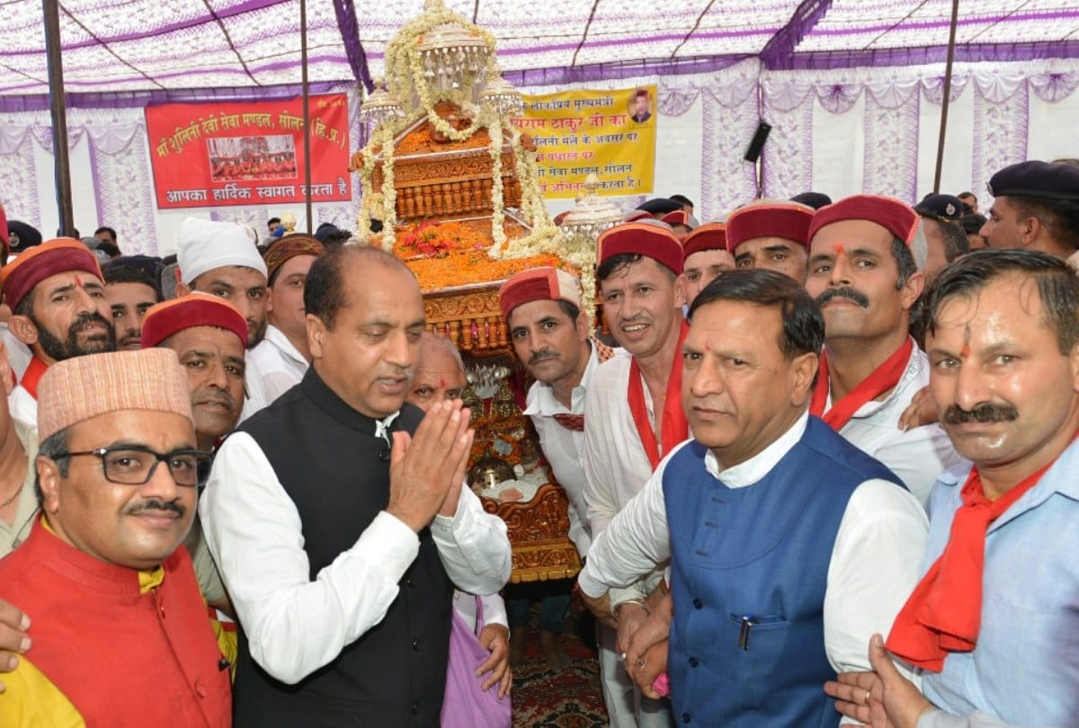 CM jairam Thakur in Shoolini Fair Shobha Yatra 
