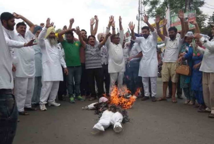 Aam Aadmi Party protest against punjab government