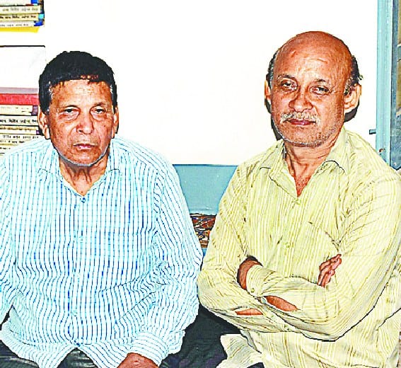 nirast bhukhando ki registry ke khel me do lipik giftaar