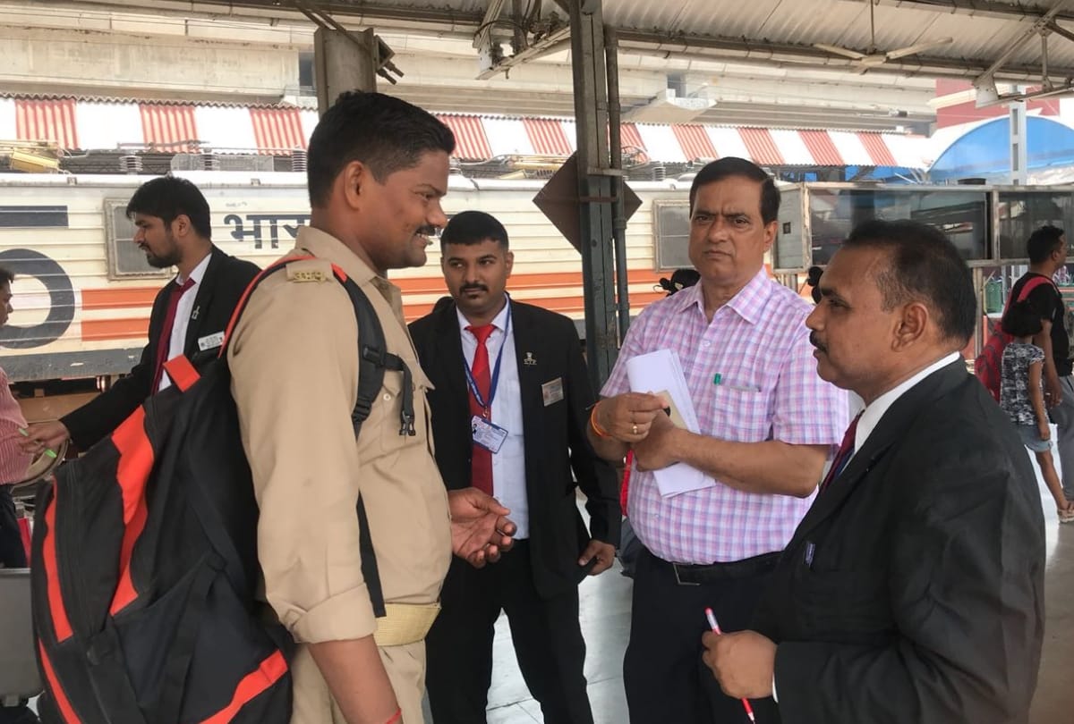 railway recovered seven lakh fifty thousand rupees fine from passengers in lucknow